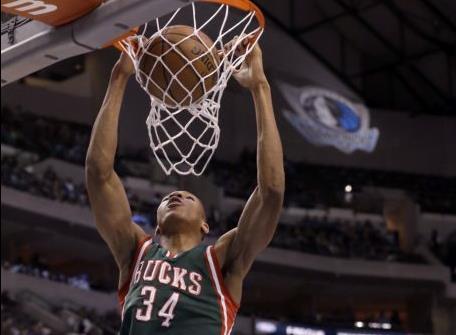 Μια ακόμη «πτήση» του Αντετοκούνμπο